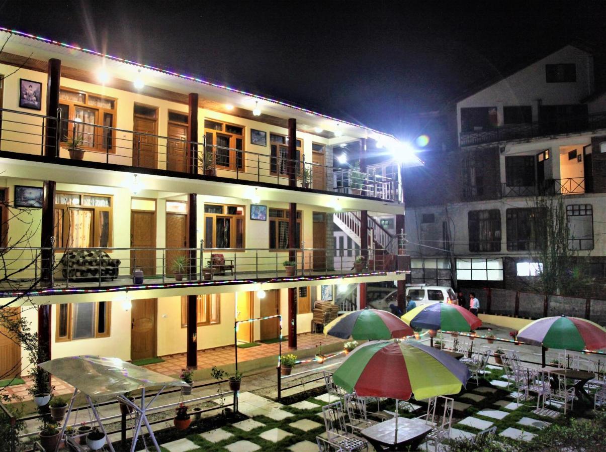 Hotel Chetna Manāli Zewnętrze zdjęcie