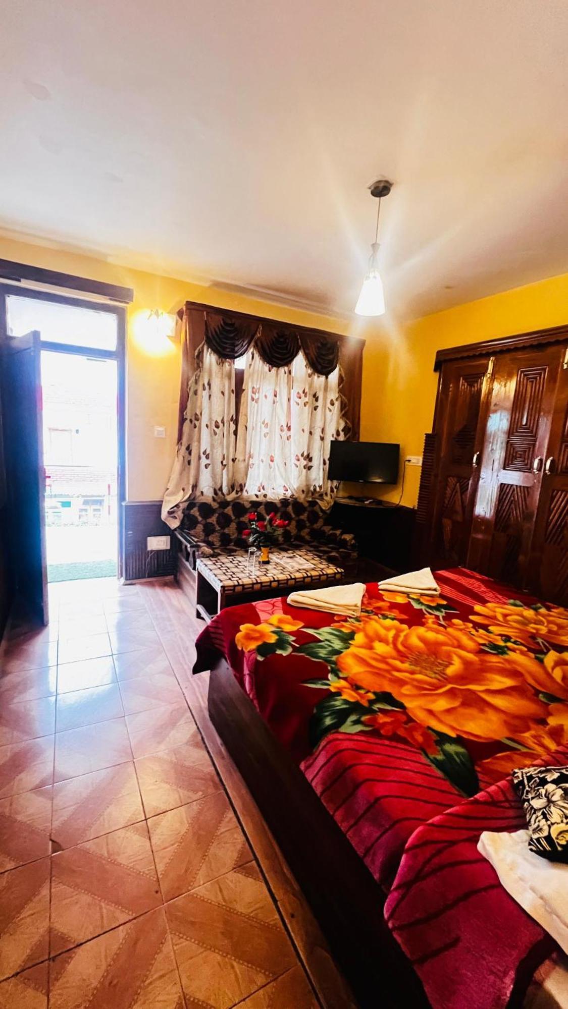 Hotel Chetna Manāli Zewnętrze zdjęcie