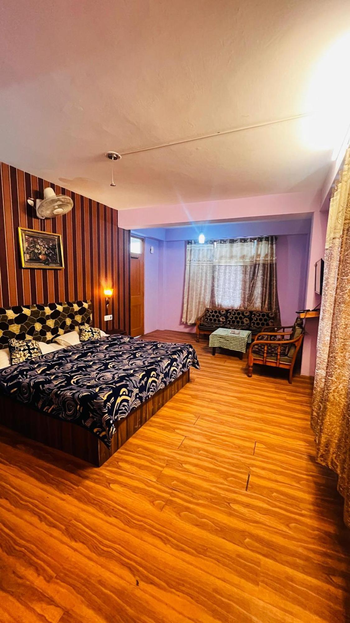 Hotel Chetna Manāli Zewnętrze zdjęcie
