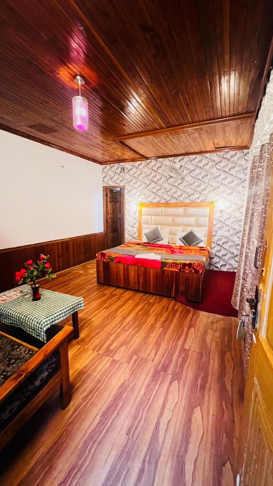 Hotel Chetna Manāli Zewnętrze zdjęcie