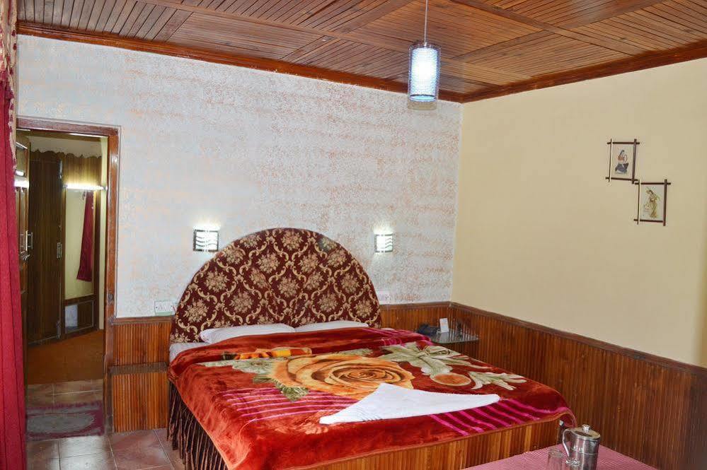 Hotel Chetna Manāli Zewnętrze zdjęcie