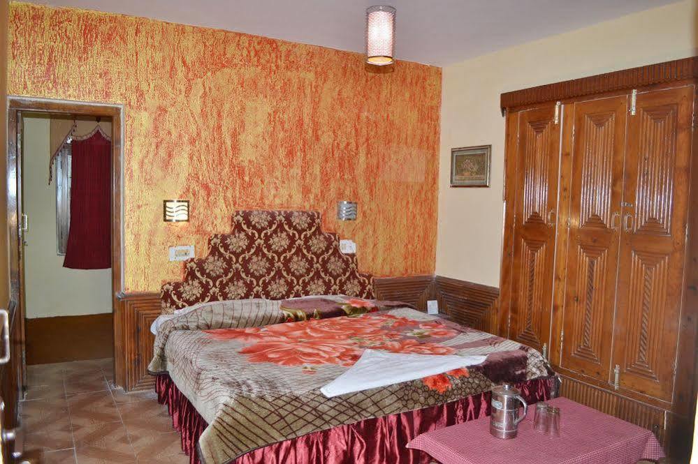 Hotel Chetna Manāli Zewnętrze zdjęcie
