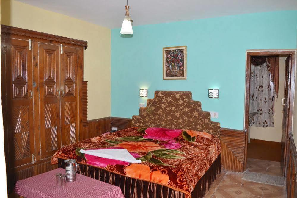 Hotel Chetna Manāli Zewnętrze zdjęcie
