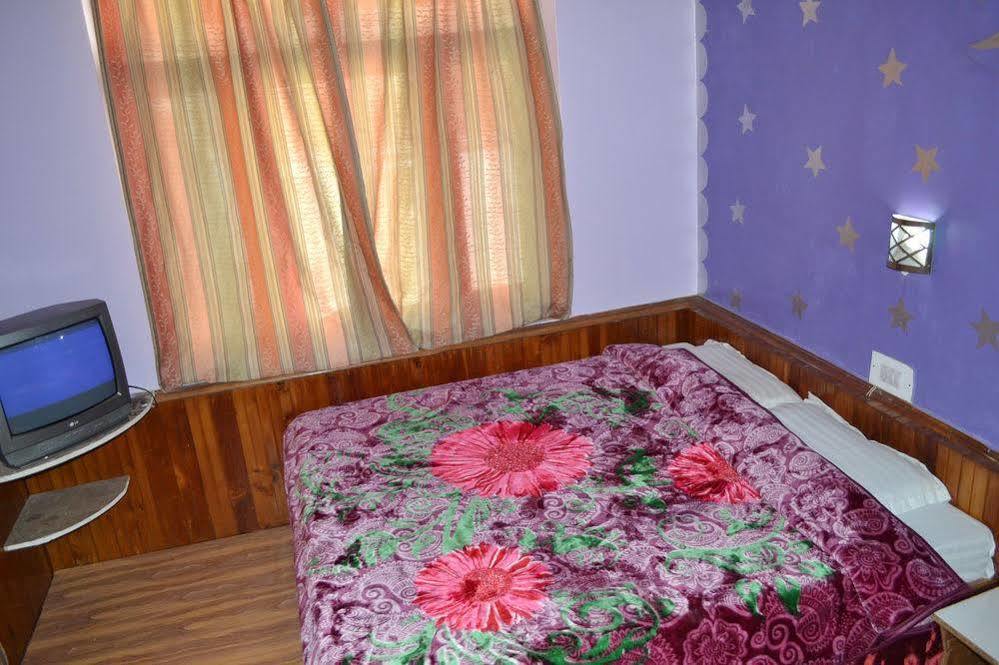 Hotel Chetna Manāli Zewnętrze zdjęcie