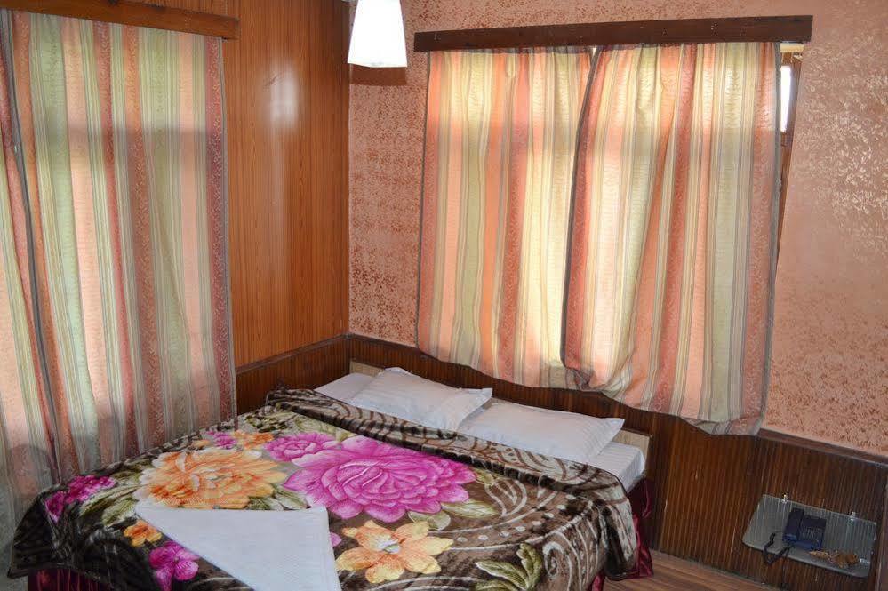 Hotel Chetna Manāli Zewnętrze zdjęcie