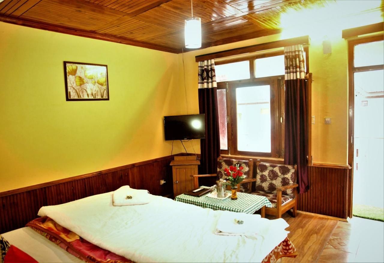 Hotel Chetna Manāli Zewnętrze zdjęcie